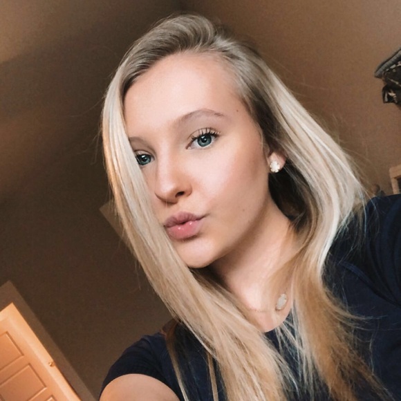 Meet your Posher, Alexandra - Picture 1 of 1